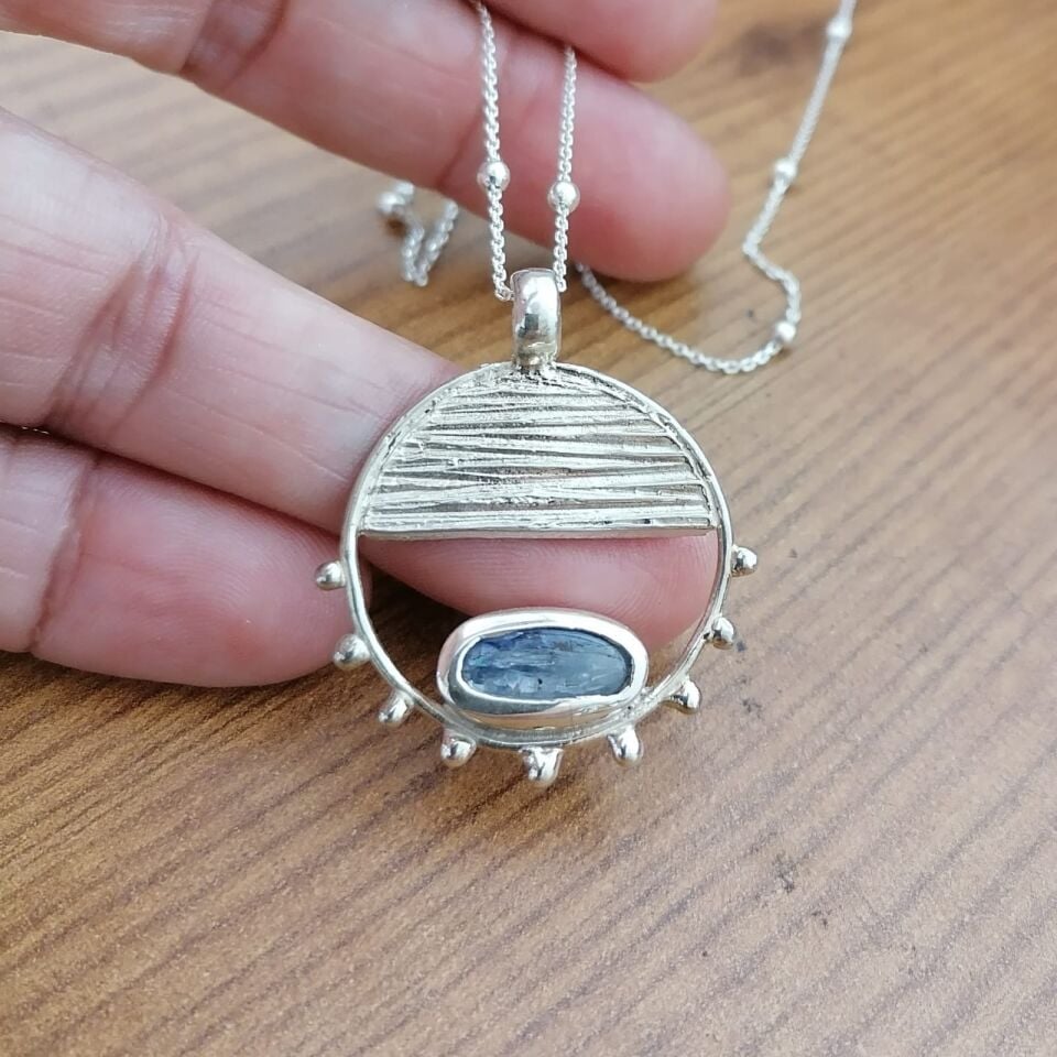Kyanite Taşlı Gümüş Slice Kolye