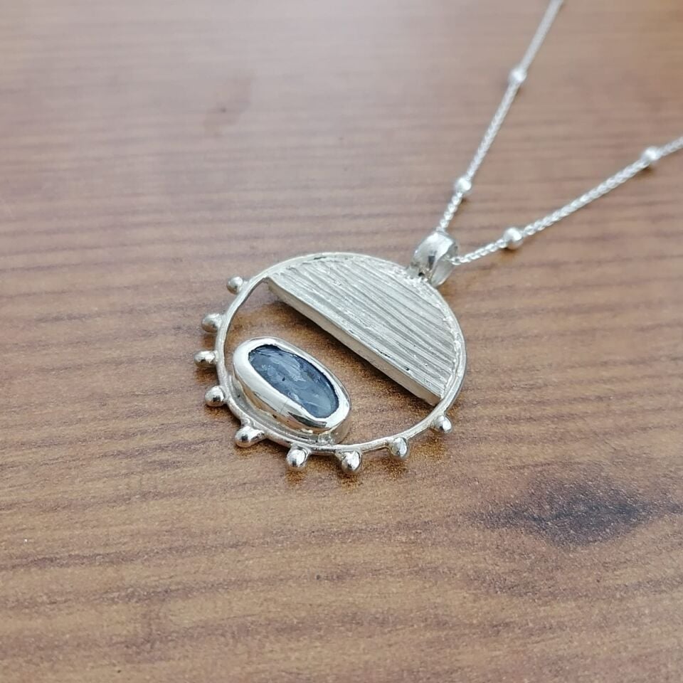 Kyanite Taşlı Gümüş Slice Kolye