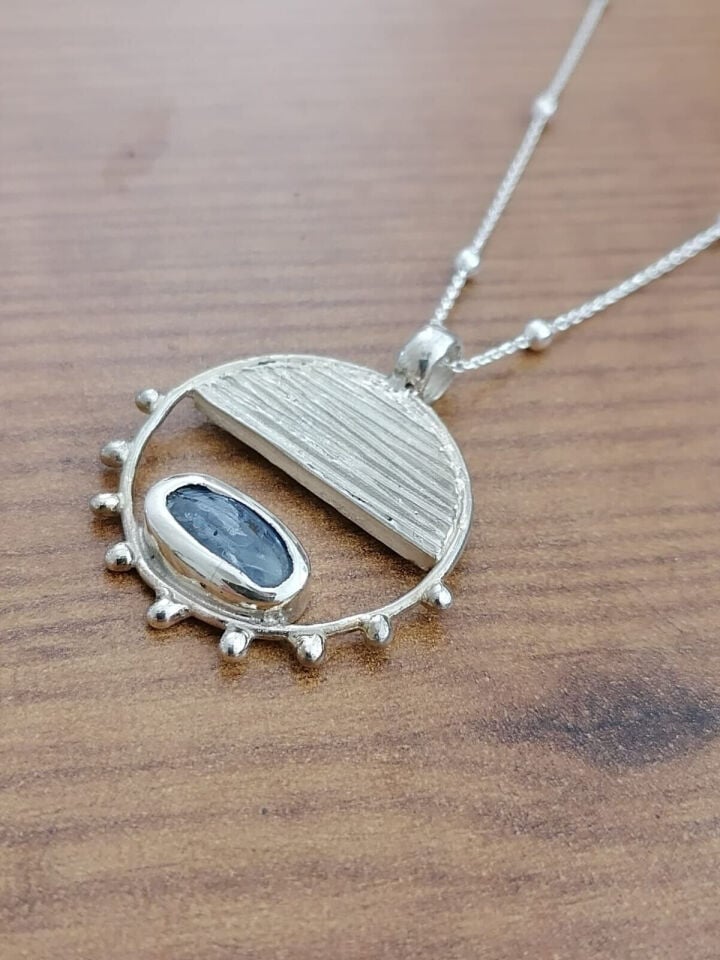 Kyanite taşlı slice kolye