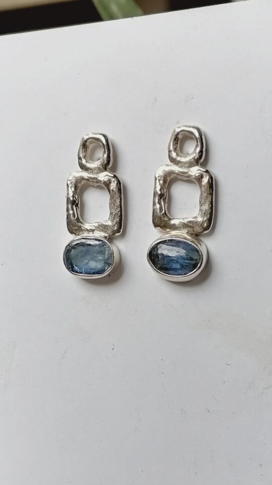 Kyanite Taşlı Gümüş Küpe