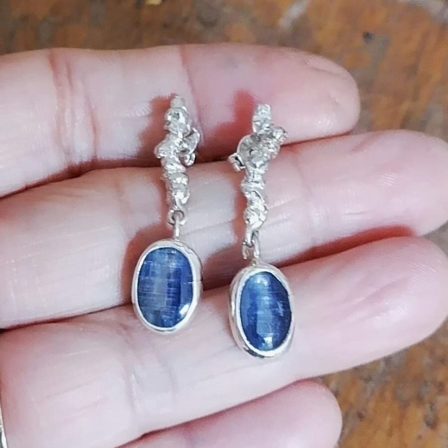 Kyanite Taşlı Uzun Bürümcük Gümüş Küpe