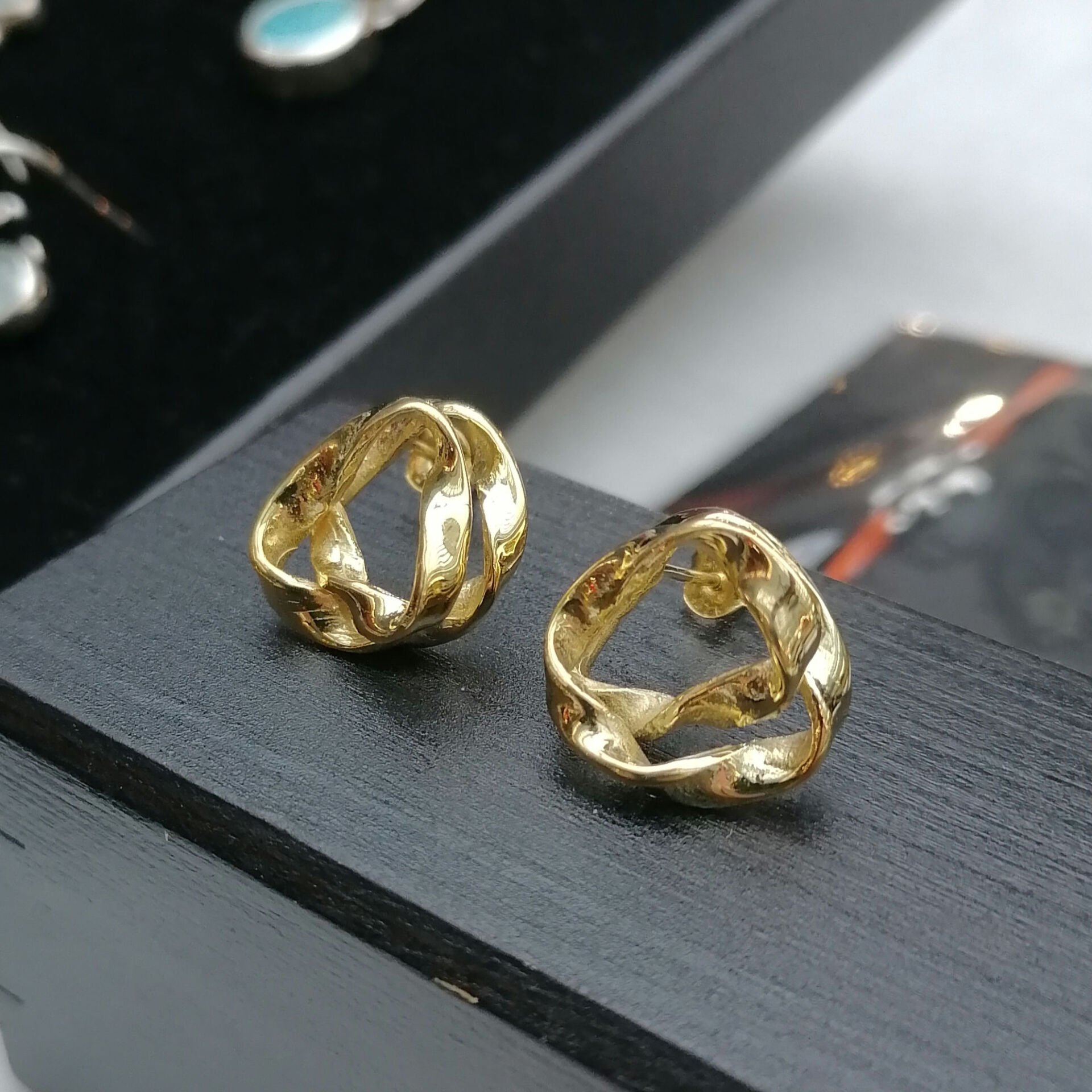 Pimli Kıvrım Gümüş Küpe Altın Kaplama