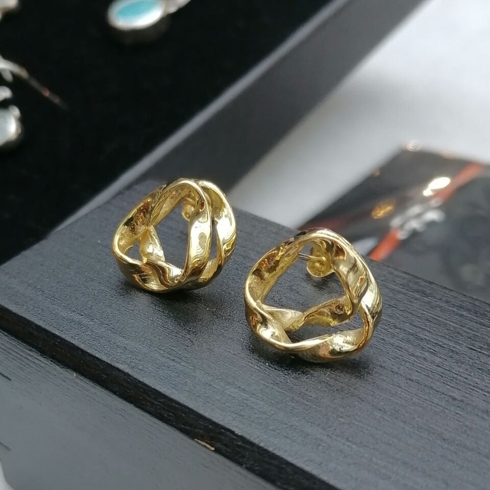 Pimli Kıvrım Gümüş Küpe Altın Kaplama