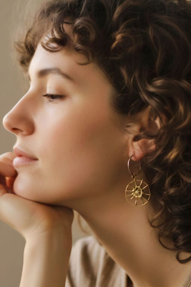 Solarius - El Yapımı Bronz Güneş Figürlü Gümüş Halka Küpe