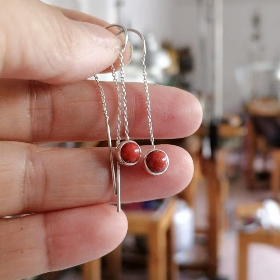 Mercan Taşlı Zincirli Gümüş Küpe