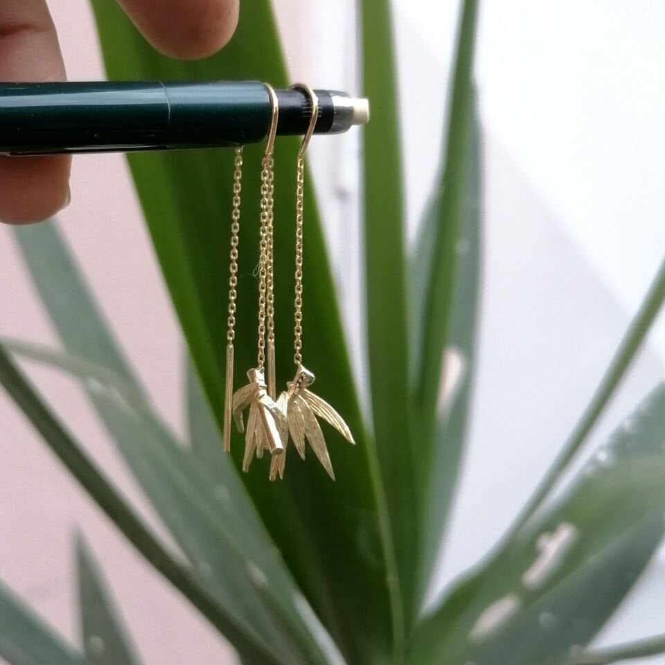 Bambu Yaprak Detaylı Altın Küpe