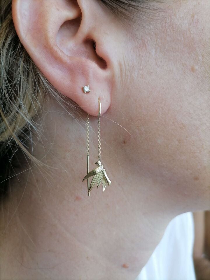 Bambu Yaprak Detaylı Altın Küpe