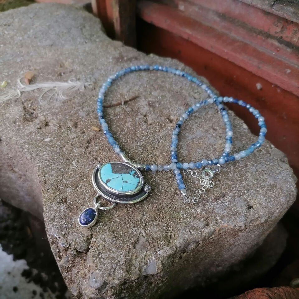 Kyanite Dizide Turkuaz ve Lapis Taşlı Gümüş Kolye