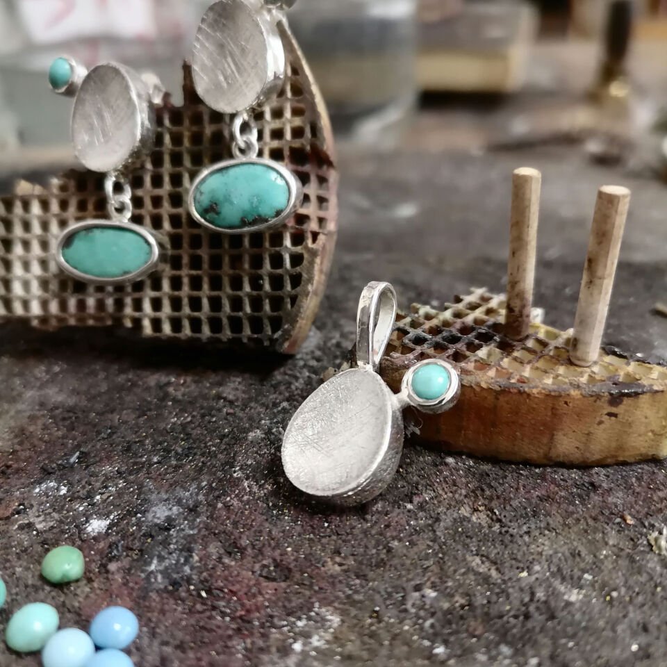 Turkuaz Taşlı Gümüş Çanak Küpe