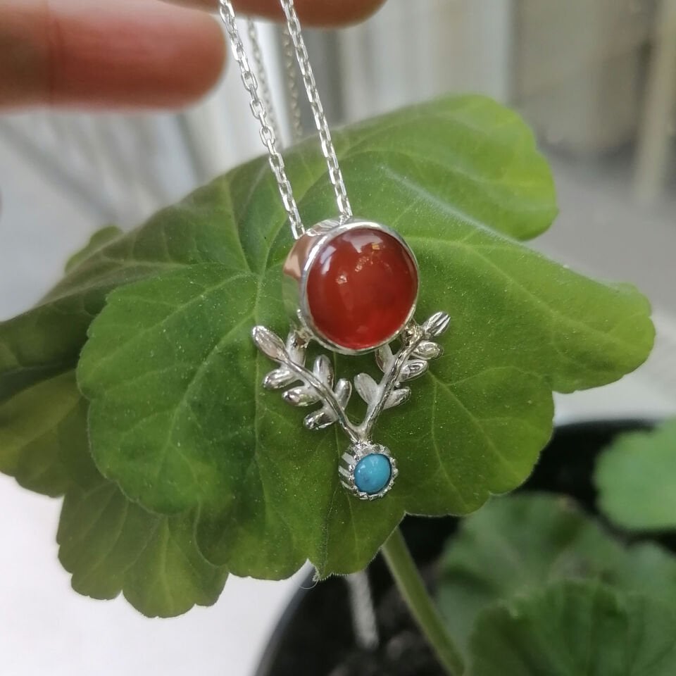 Defne Yaprak Detaylı Carnelian Gümüş Kolye