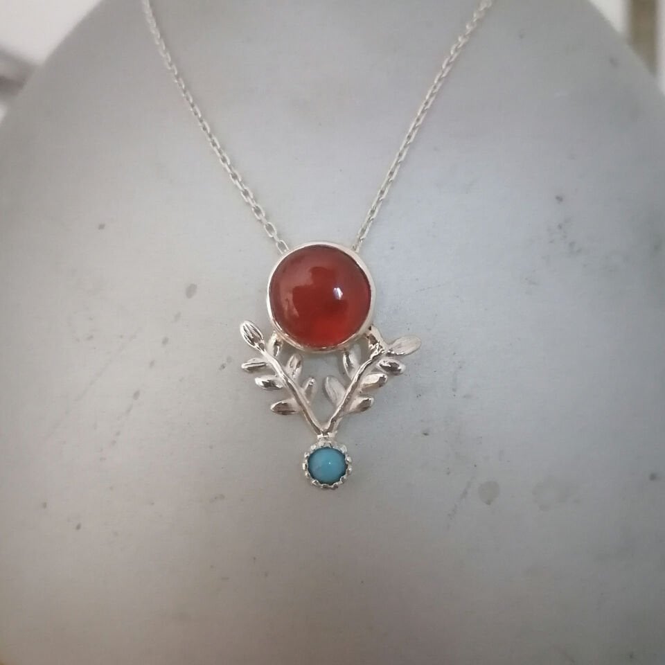 Defne Yaprak Detaylı Carnelian Gümüş Kolye