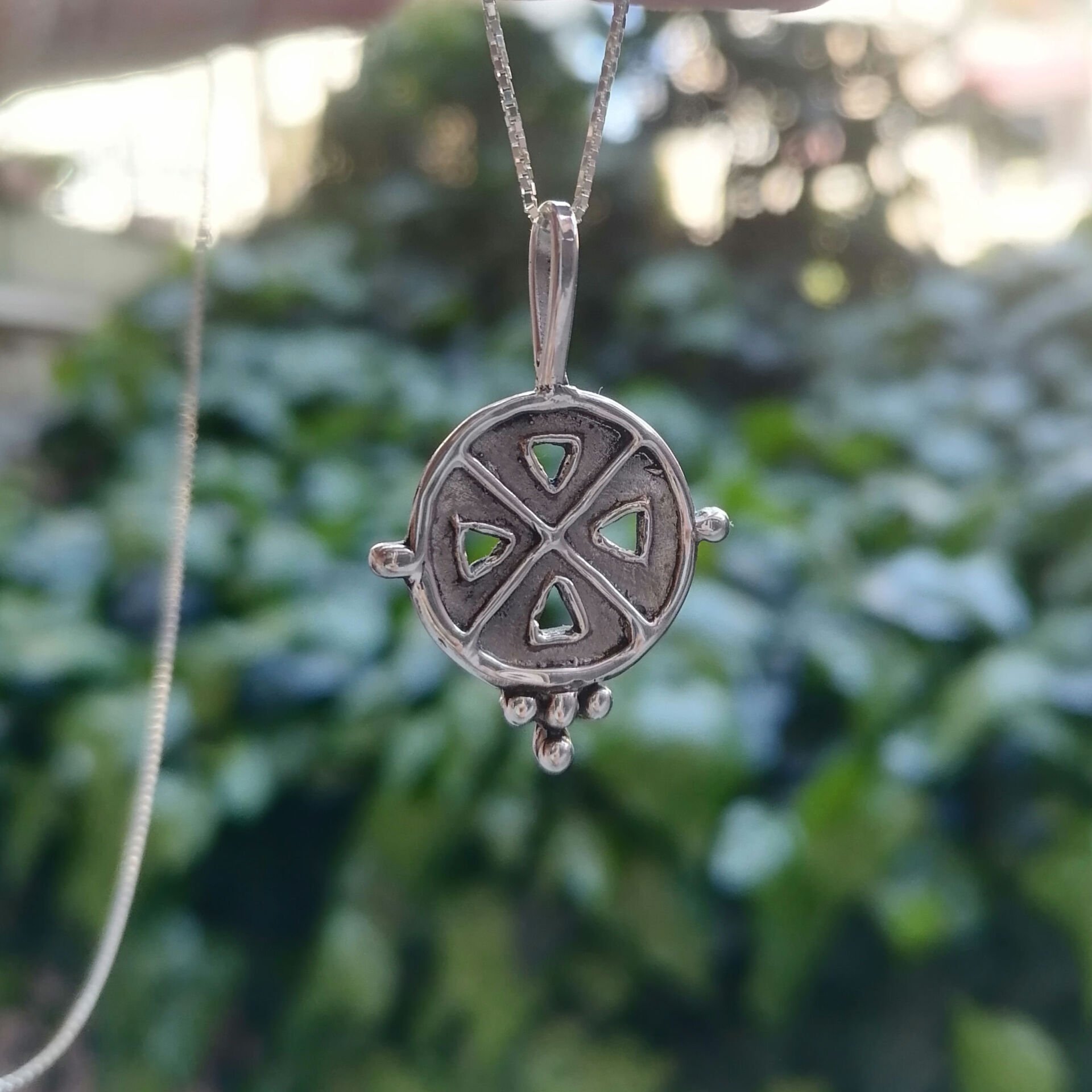 Benekli Totem Gümüş Kolye