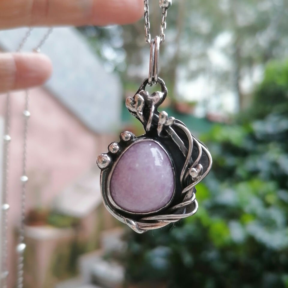 Üç Benek Lepidolite Taşlı Gümüş Kolye