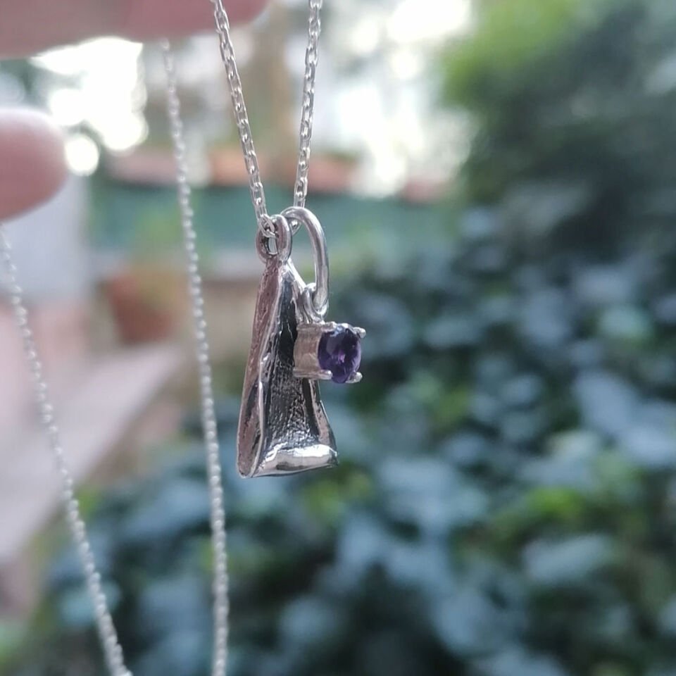 Ametist Taşlı Üçgen Gümüş Kolye