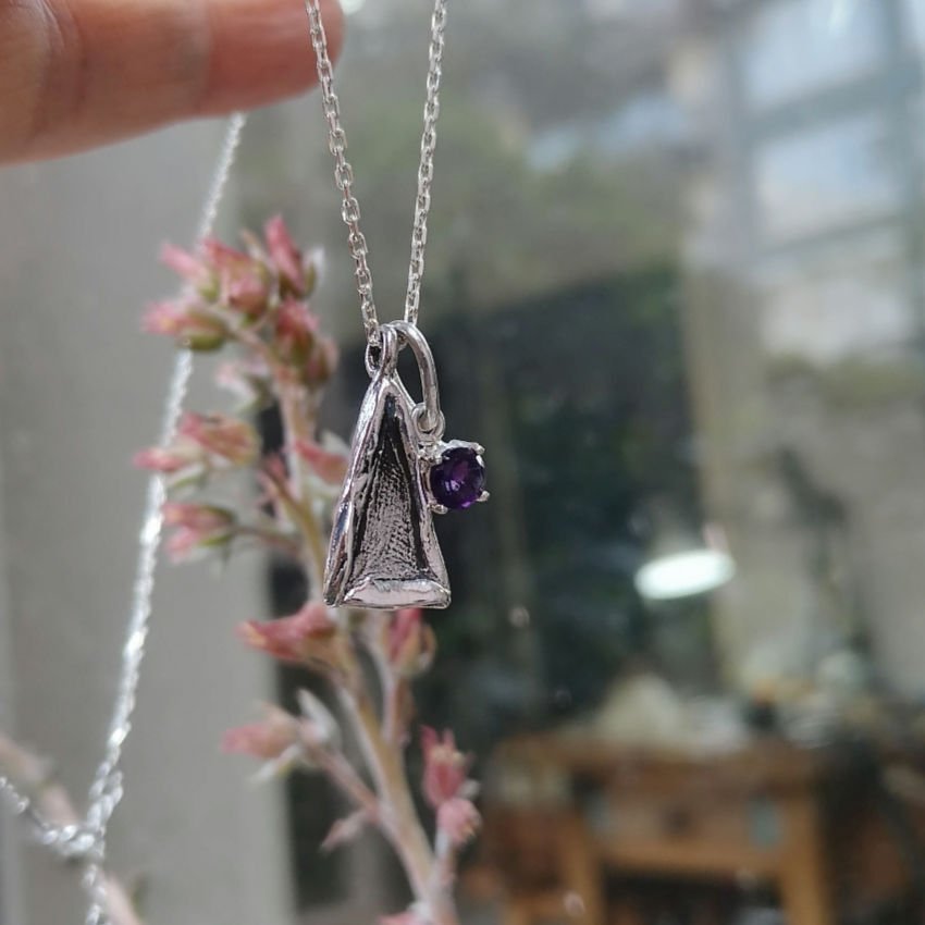 Ametist Taşlı Üçgen Gümüş Kolye