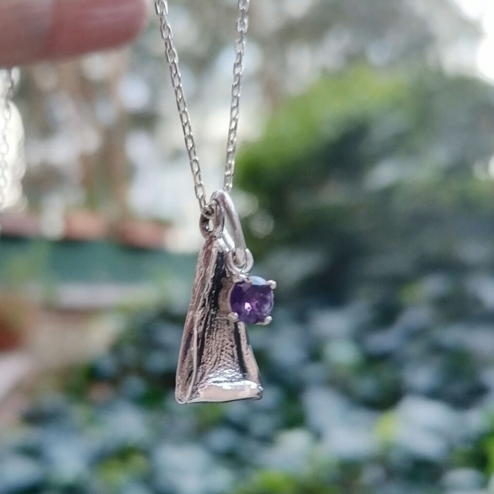 Ametist Taşlı Üçgen Gümüş Kolye