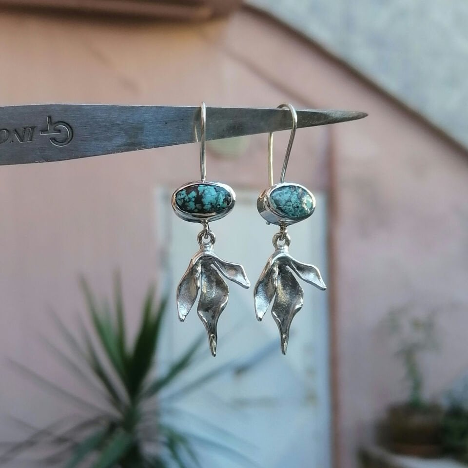 Yaprak Figürlü Turkuaz Gümüş Küpe