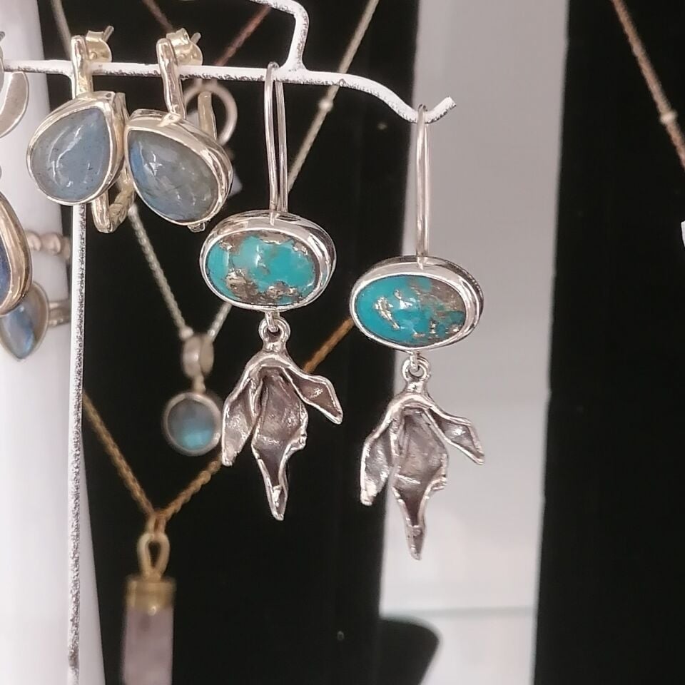 Yaprak Figürlü Turkuaz Gümüş Küpe