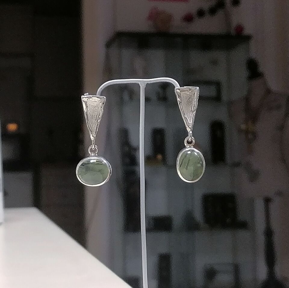 Prehnite Taşlı Gümüş Küpe