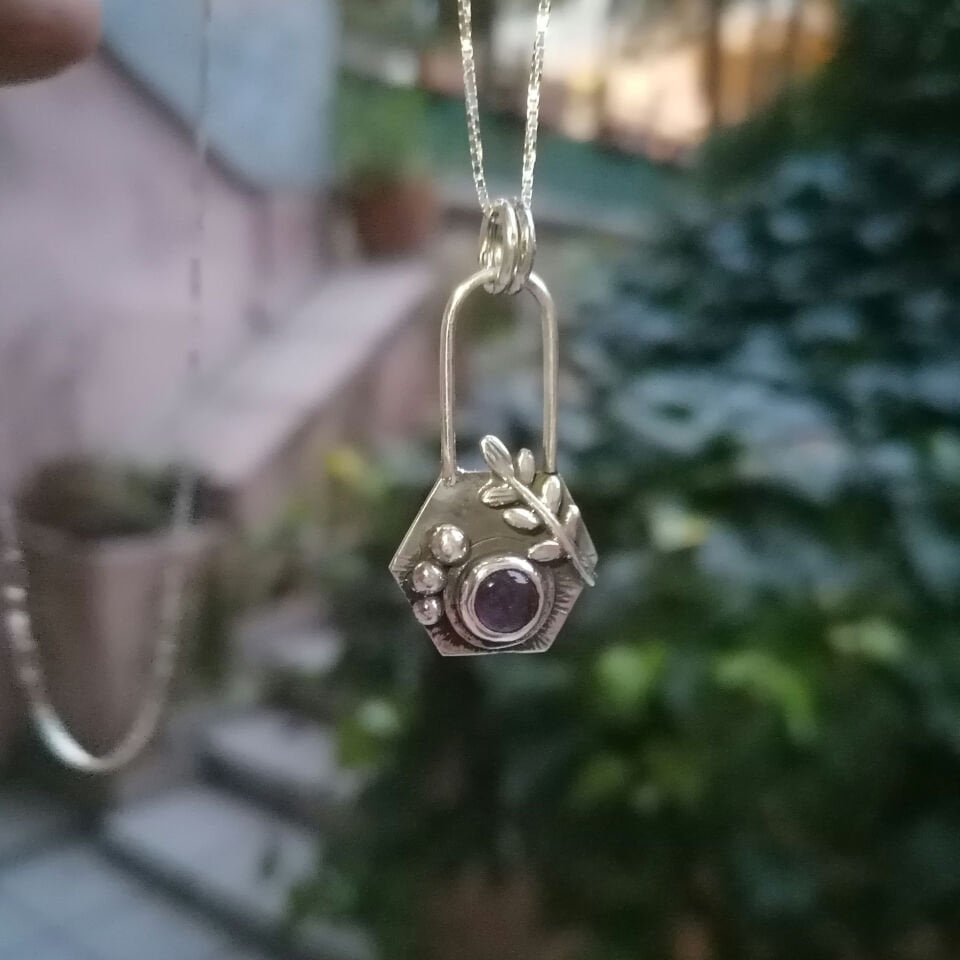 Ametist Taşlı Altıgen Gümüş Kolye