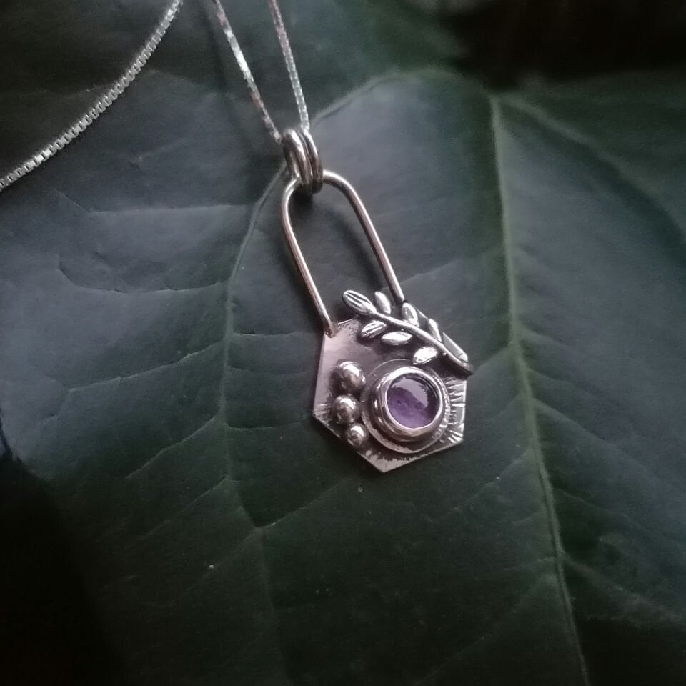 Ametist Taşlı Altıgen Gümüş Kolye