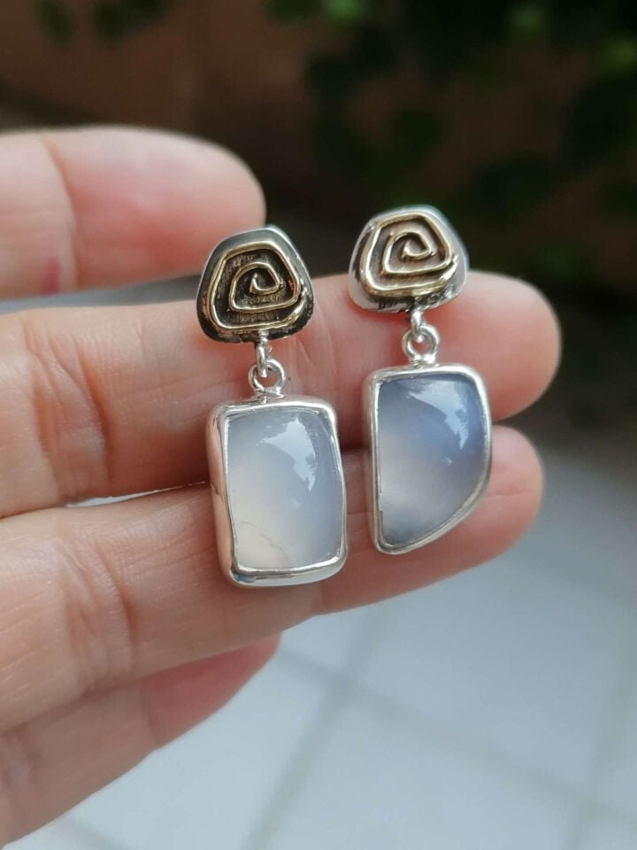 Spiral Figürlü Kalsedon Gümüş Küpe