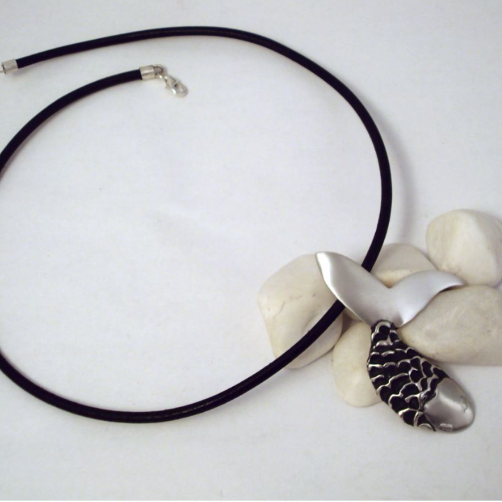 Gümüş Balık Okside Deri Kordon kolye