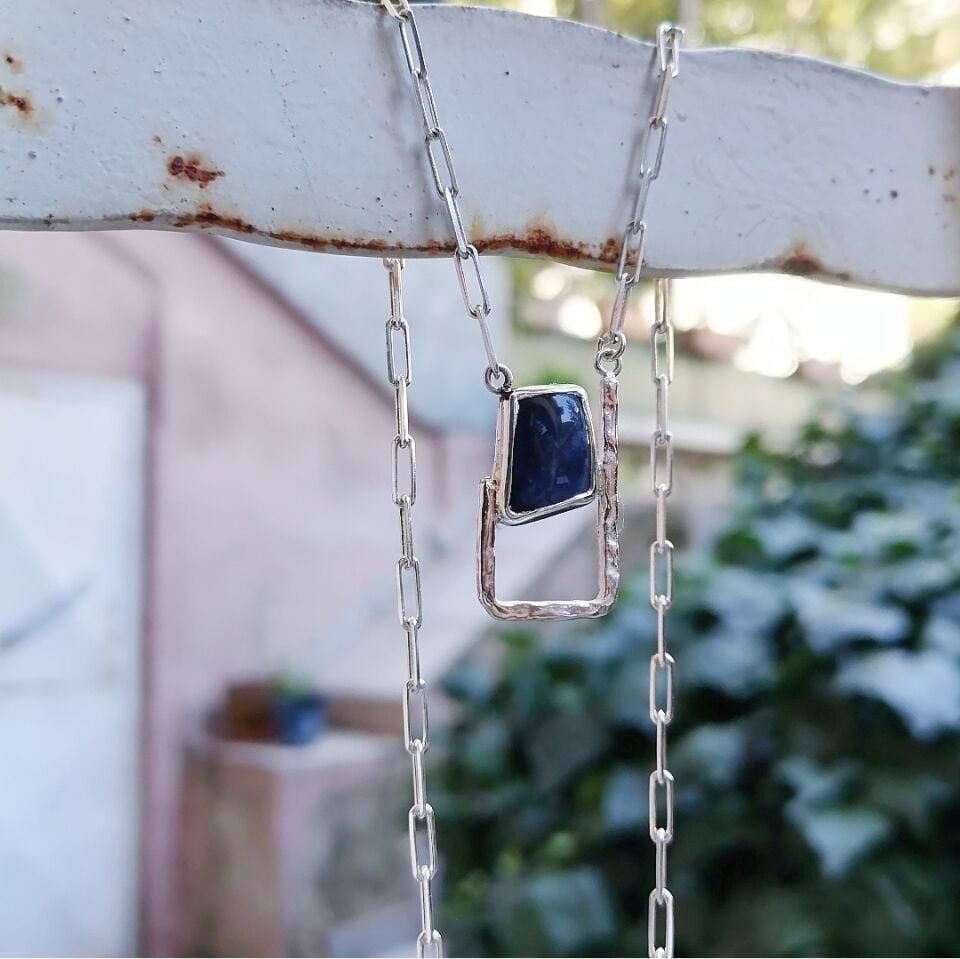 Sodalite Taşlı Dörtgen Gümüş Kolye