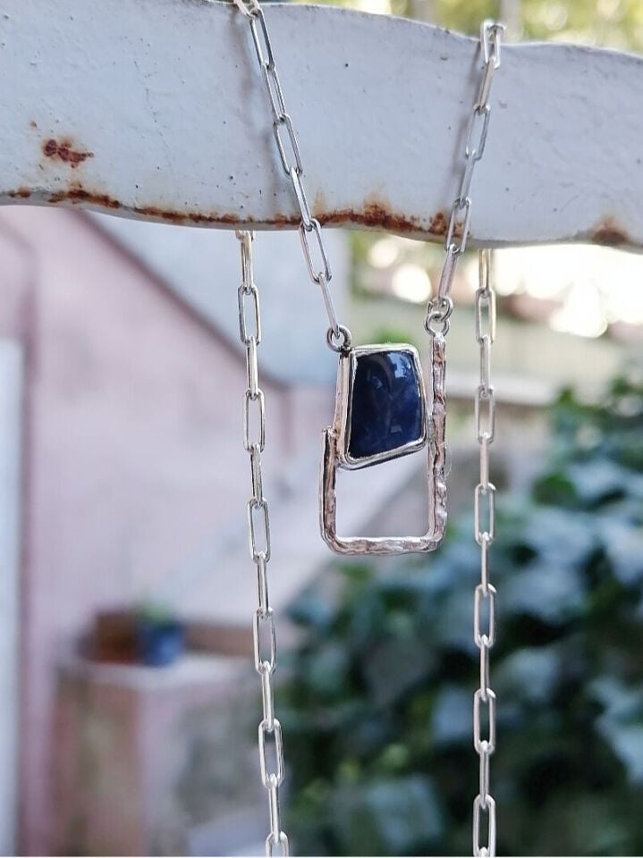 Sodalite Taşlı Dörtgen Gümüş Kolye