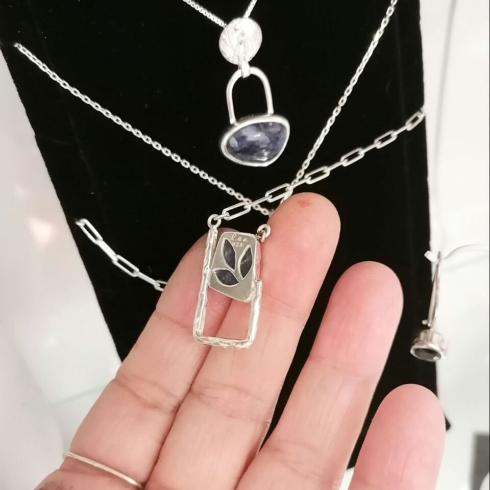 Sodalite Taşlı Dörtgen Gümüş Kolye