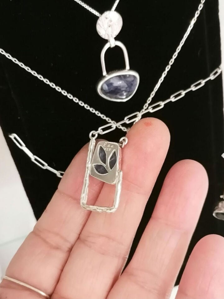 Sodalite Taşlı Dörtgen Gümüş Kolye