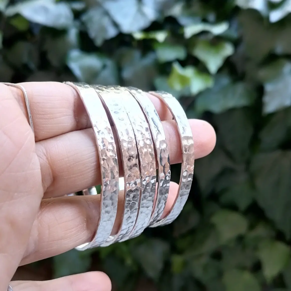 Dövü  Vurgulu Kelepçe Gümüş Kadın Bileklik