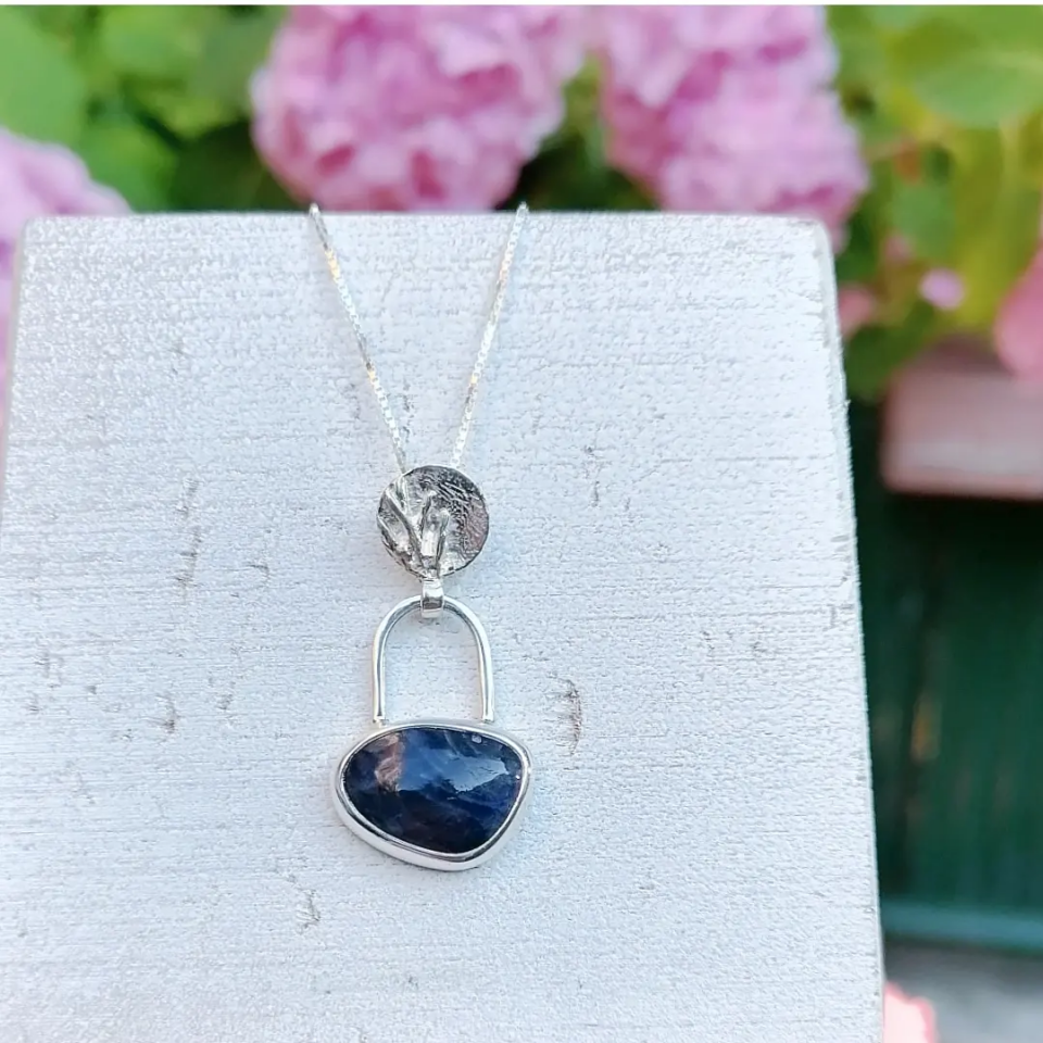 Sodalite Taşlı Gümüş Kolye
