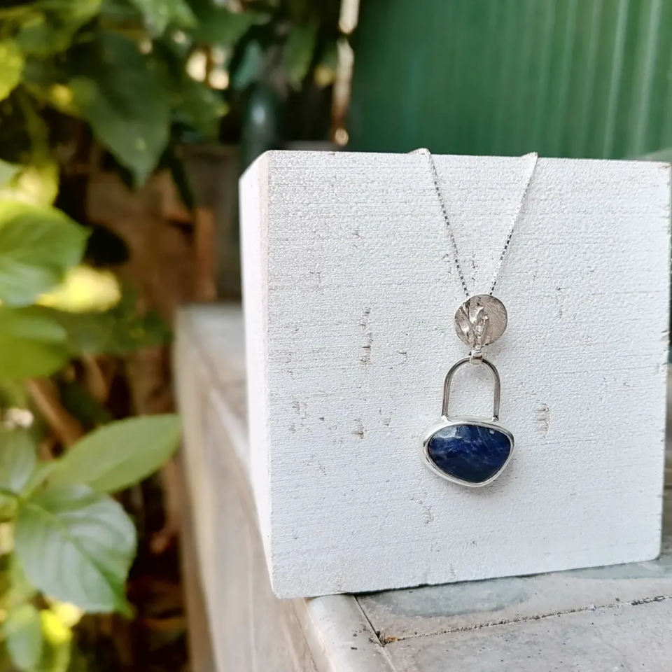 Sodalite Taşlı Gümüş Kolye