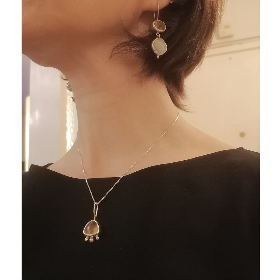 Üç  Benekli Citrine Kolye