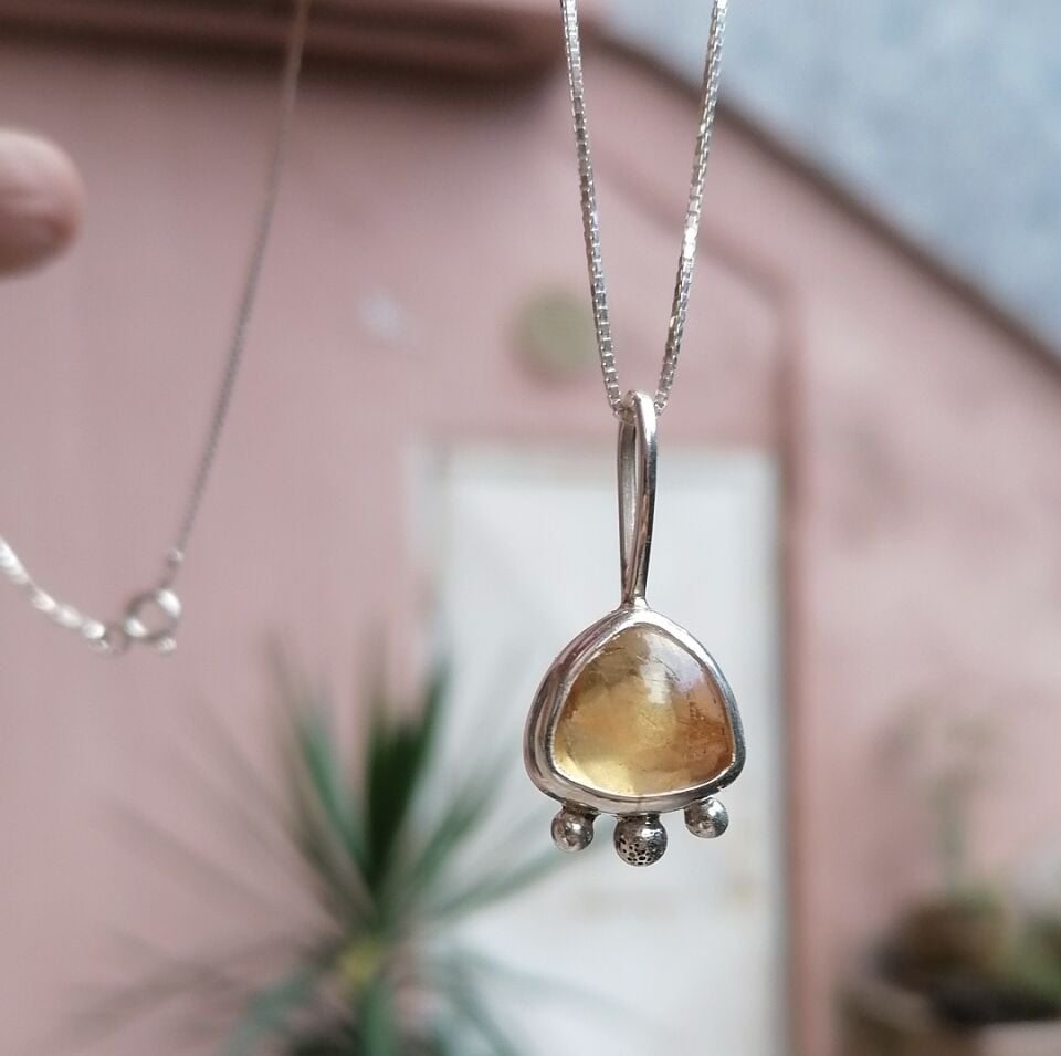 Üç  Benekli Citrine Kolye