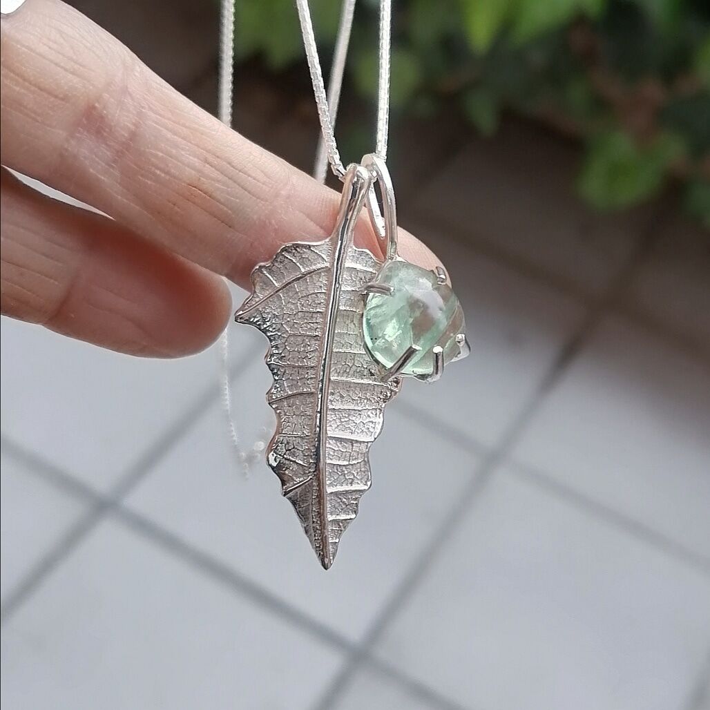 Damla Fluorite Taşlı Gümüş Yaprak Kolye