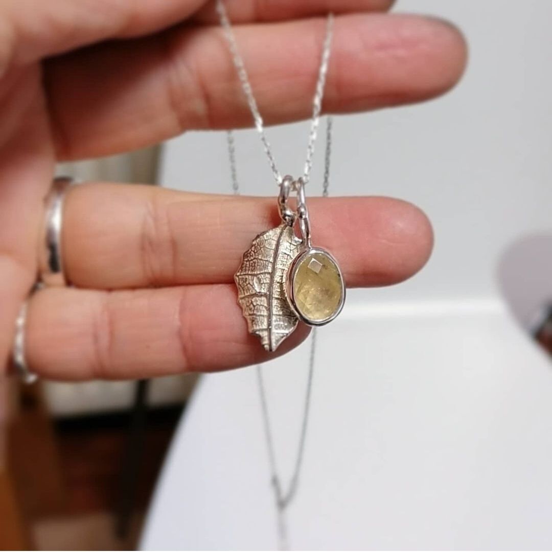 Citrine Taşlı Yaprak Figürlü Gümüş Kolye