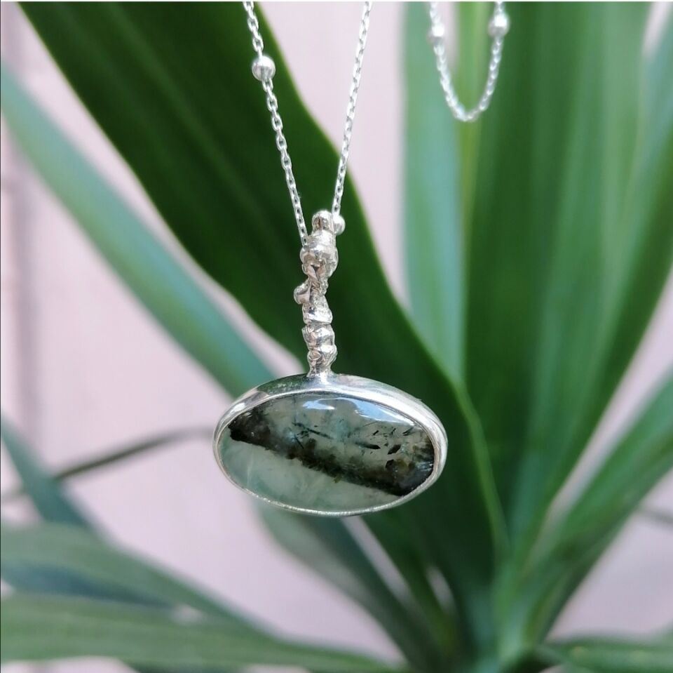 Prehnite Taşlı Oval Gümüş Kolye