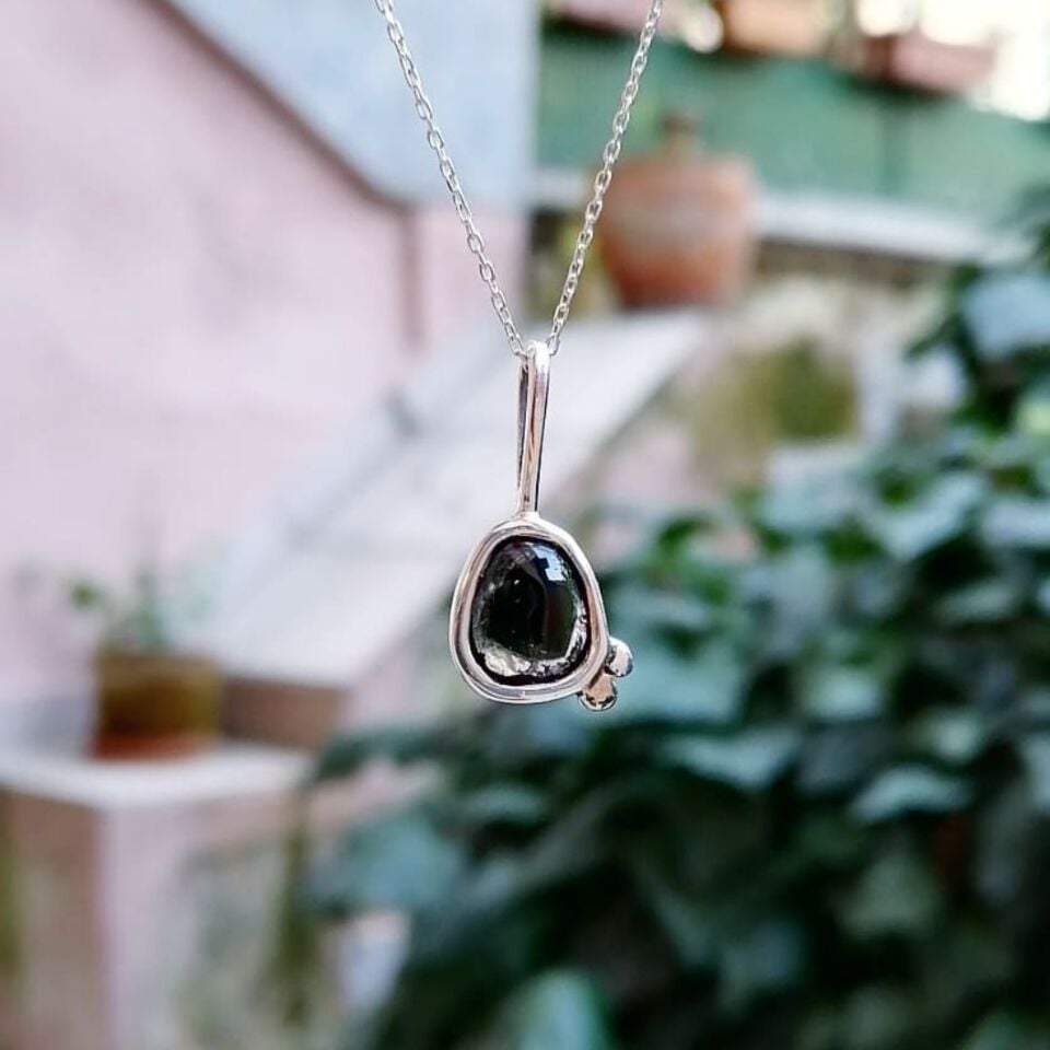 Turmalin Taşlı Çift Benek Gümüş Kolye