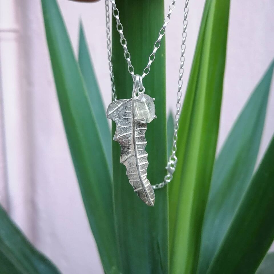 Rutilated Quartz Taşlı Gümüş Yaprak Kolye