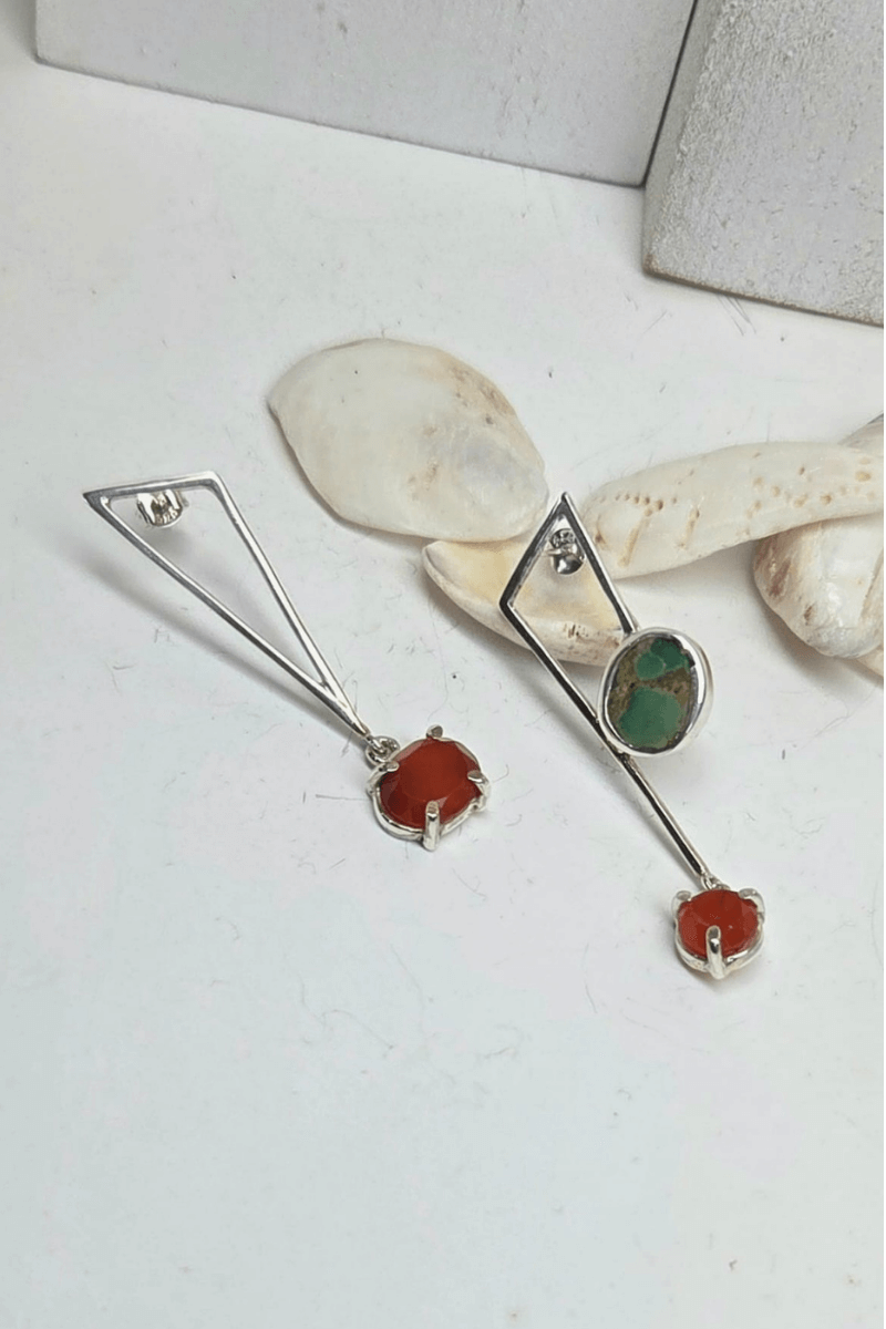 Carnelian ve Turkuaz Taşlı Asimetrik Gümüş Küpe