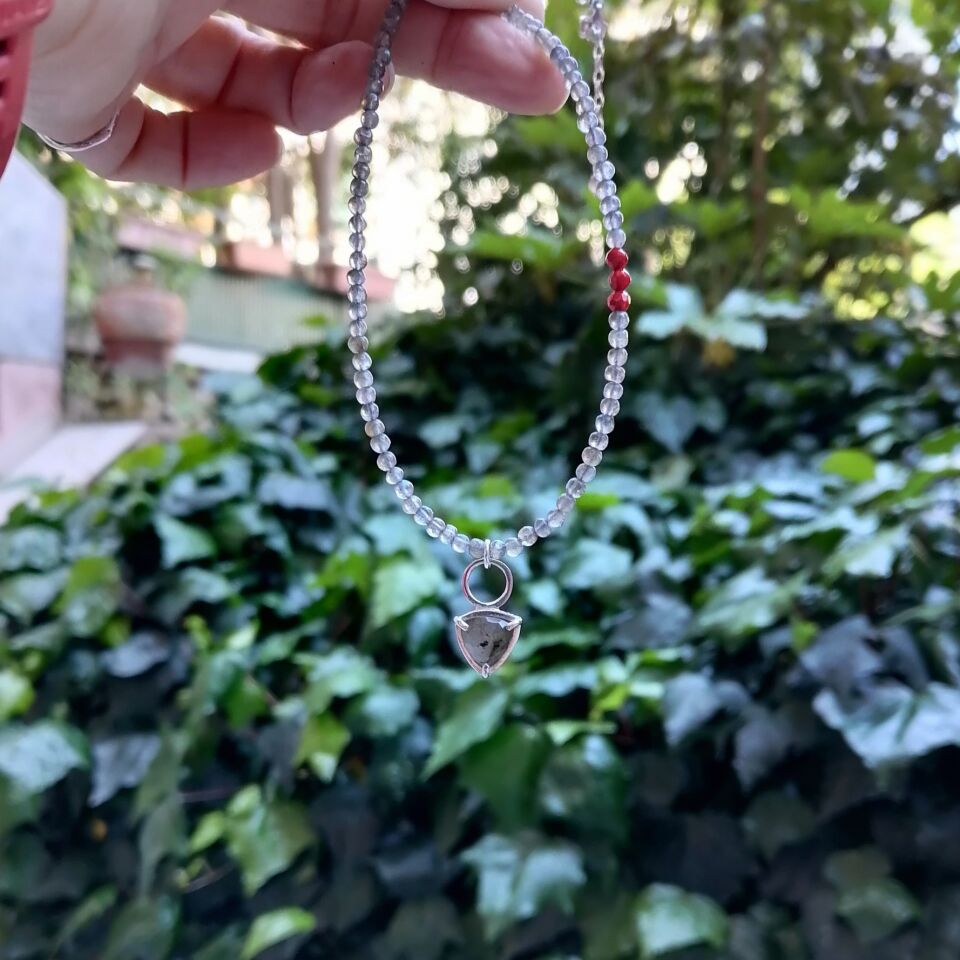 Gri Labradorite Taşlı Gümüş Kolye