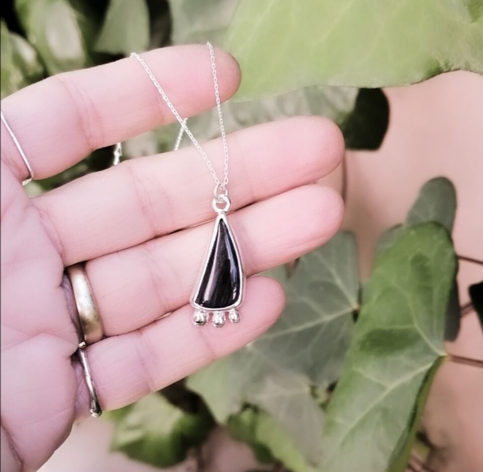 Üç Benek Obsidyen Taşlı Gümüş Kolye