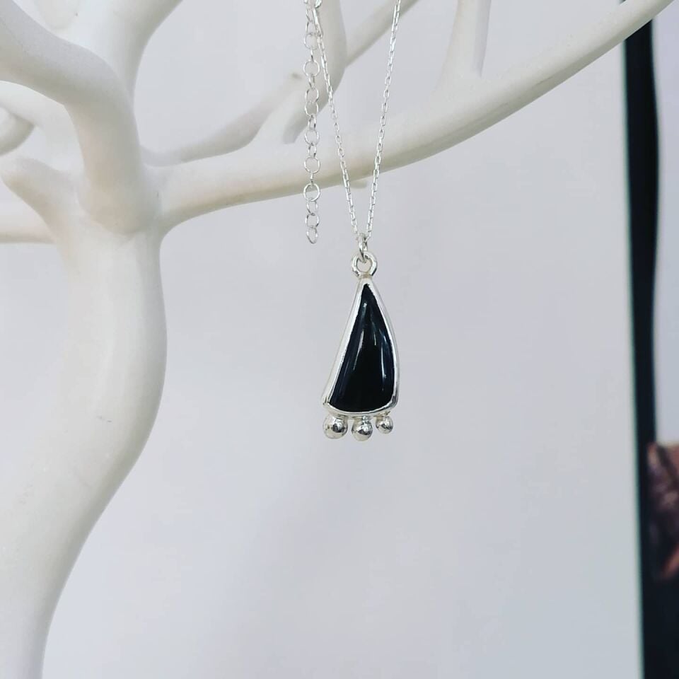 Üç Benek Obsidyen Taşlı Gümüş Kolye