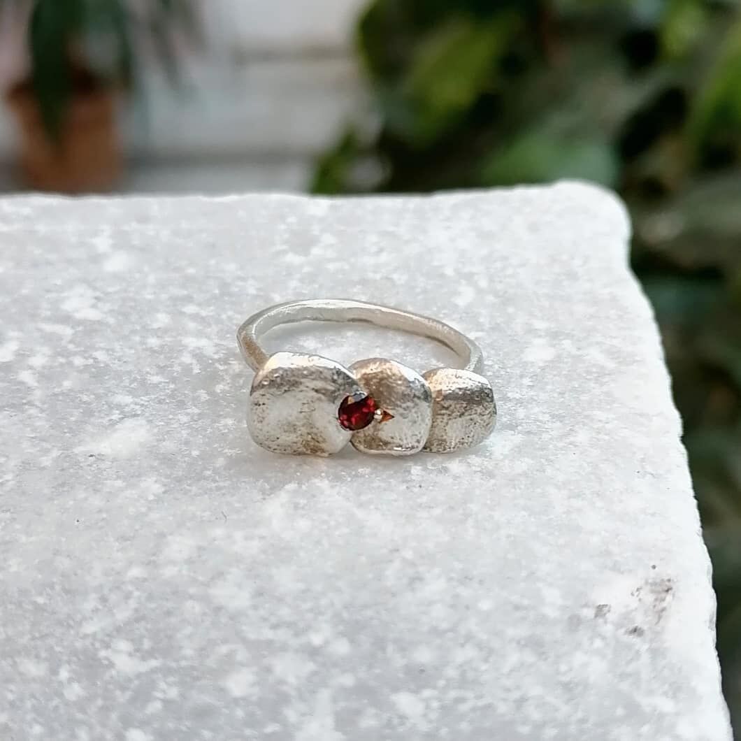 Garnet Taşlı Gümüş Quadrate Yüzük