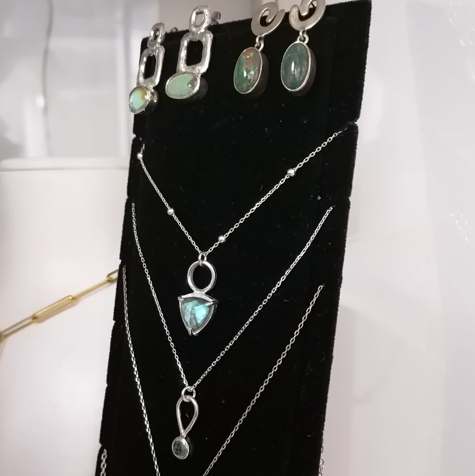 Üçgen Labradorite Taşlı Gümüş Kolye