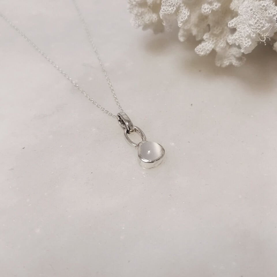 Damla Kesimli Ay Taşı Gümüş Kolye