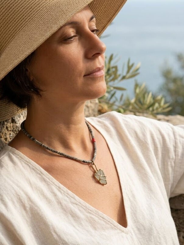 serpentine dizide deniz camı bronz kolye