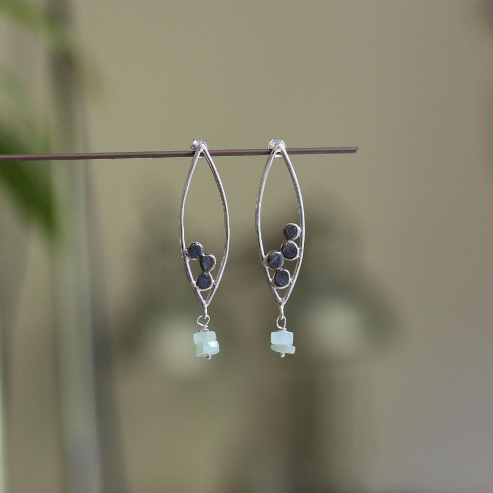 Gümüş Güverseli Mekik Küpe